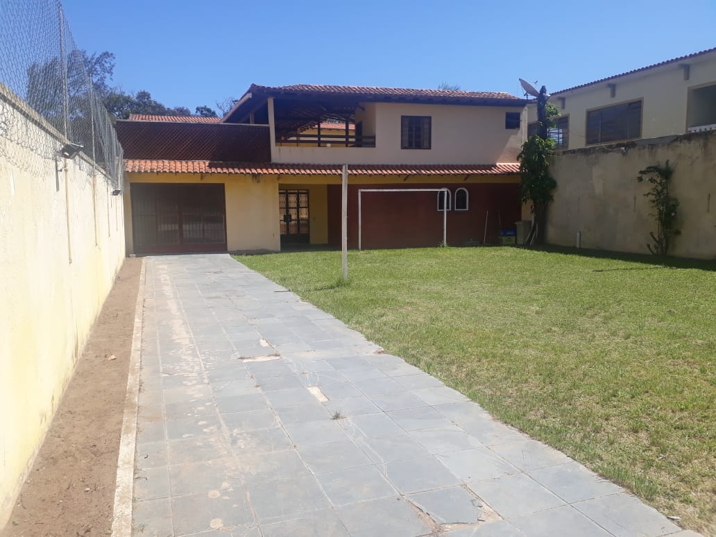 Casa à venda com 6 quartos, 600m² - Foto 2