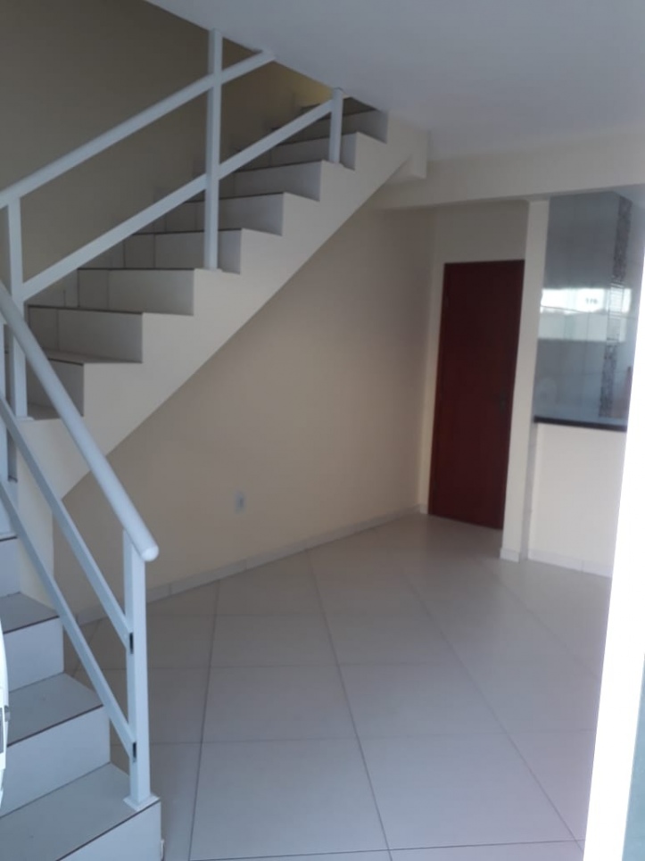 Casa à venda com 2 quartos, 90m² - Foto 4